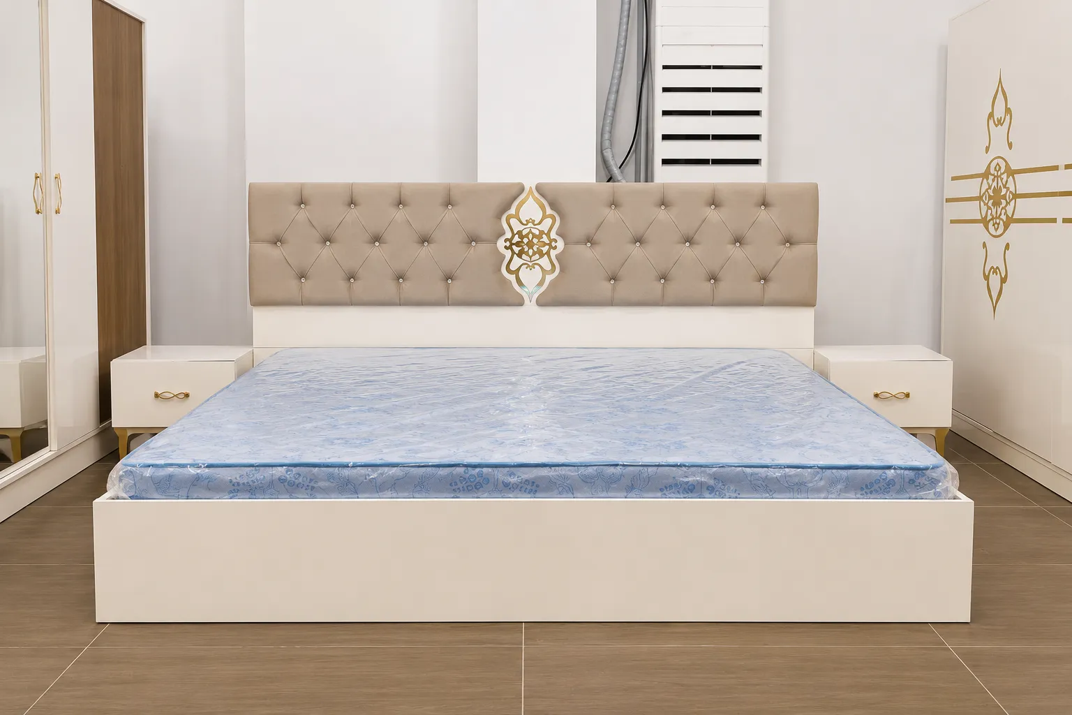 Lit Capitonné Élégance Royale Blanc & Beige